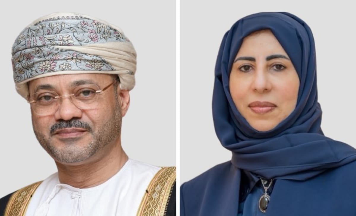 وزير الخارجية العماني يهنئ أفراح الزوبة بتعيينها وزيرة للخارجية اليمنية
