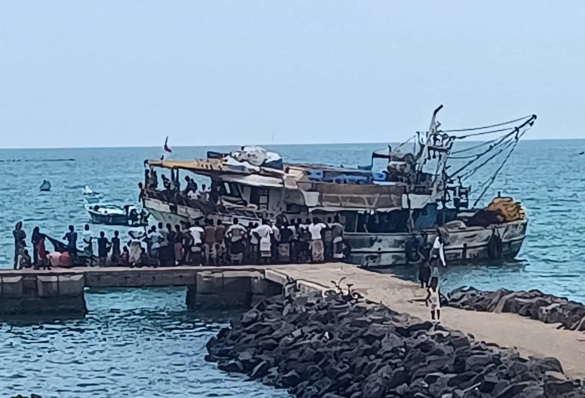احتجاز سفينة "مريم" قبالة سواحل شبوة بسبب مخالفات صيد