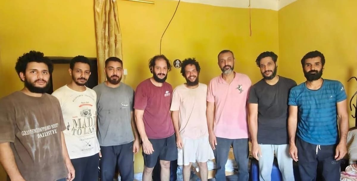 الإفراج عن بحارة مصريين اختطفوا في الصومال