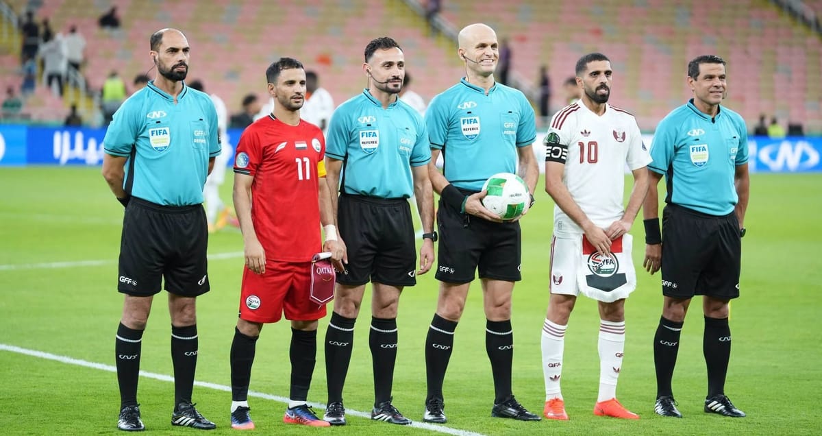 الجمهور اليمني يشنّ هجوماً لاذعاً على حكم مباراة منتخبنا مع قطر في خليجي27 (رصد خاص)