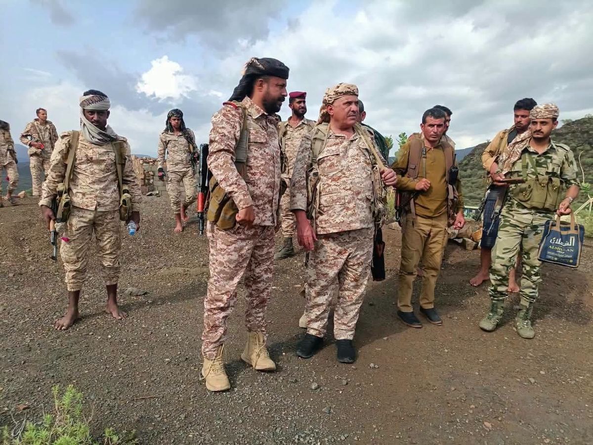 الجيش يحبط هجوما للحوثيين ويقصف مواقع وتعزيزات جنوب شرق تعز