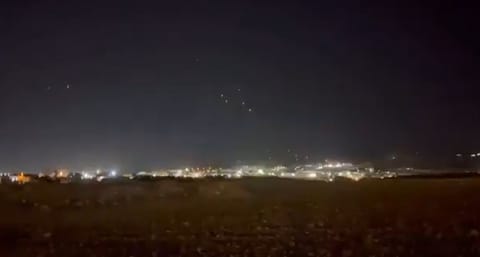 الحرس الثوري الإيراني يعلن استهداف قاعدة أمريكية في الأردن بصواريخ باليستية