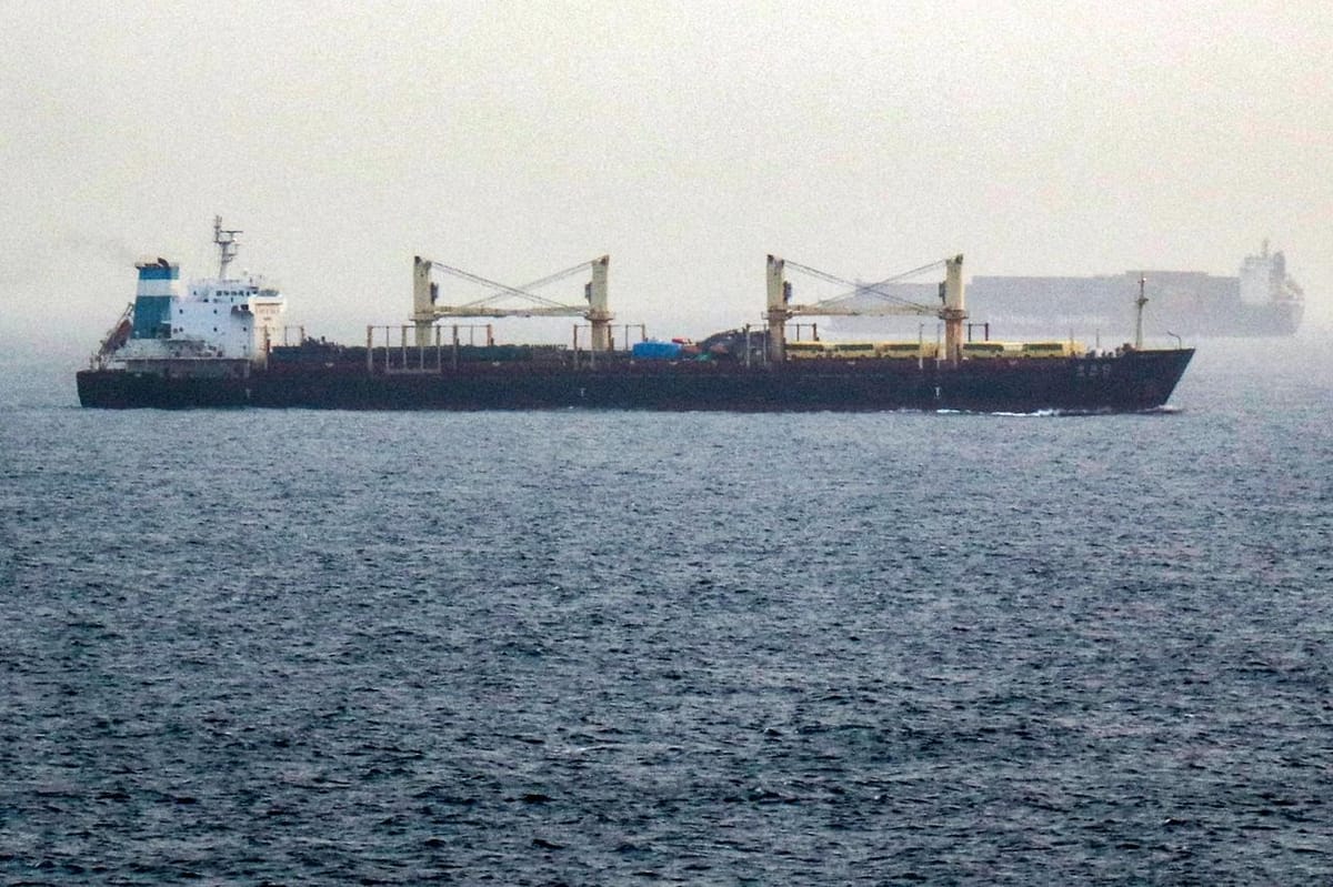 الحوثيون يبلغون الاتحاد الأوروبي بعدم استهداف السفن الأوروبية في البحر الأحمر