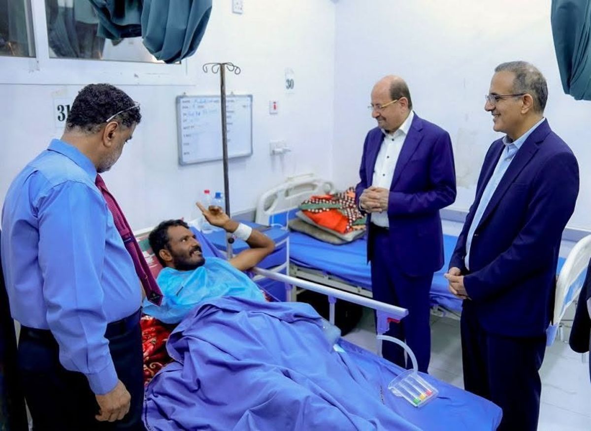 Al-Zandani visits wounded soldiers, directs hospital upgrades
