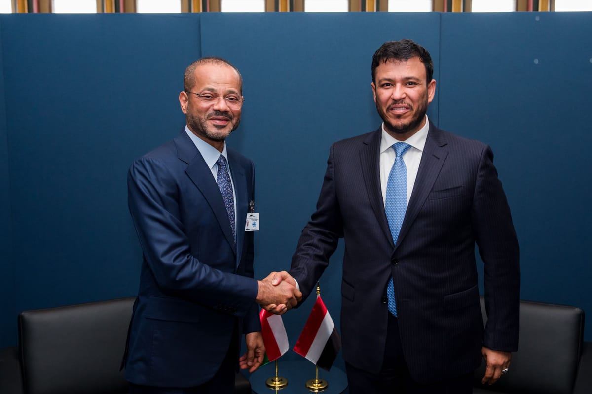 العليمي يبحث مع وزير الخارجية العُماني مستجدات الأوضاع في اليمن