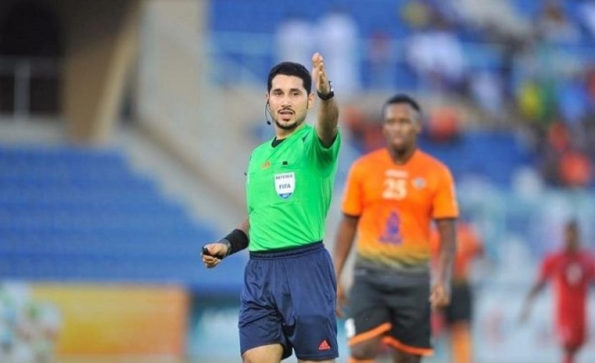 العُماني قاسم الحاتمي حكمًا لمباراة اليمن والإمارات في افتتاح "خليجي 27" غدا 