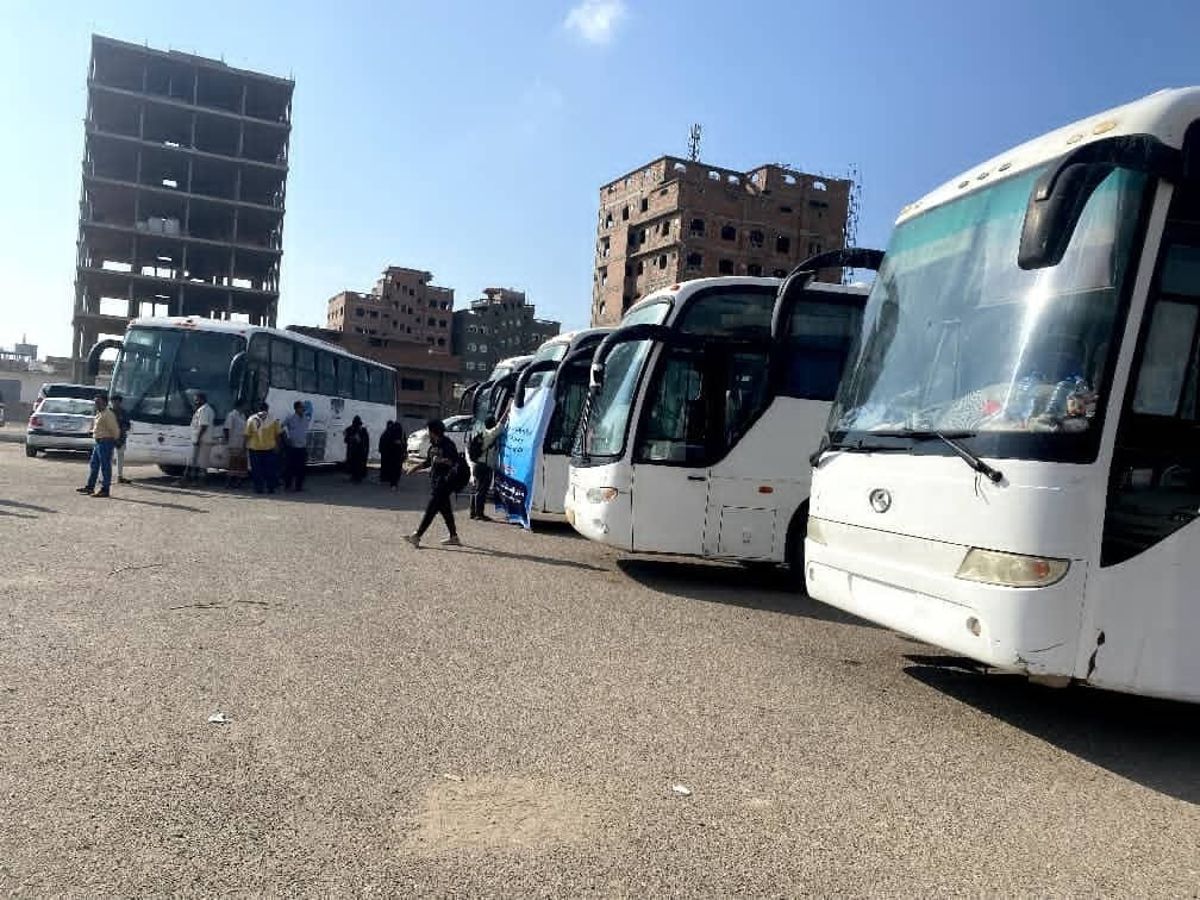 باصات مجانية لنقل طلاب الجامعات في عدن