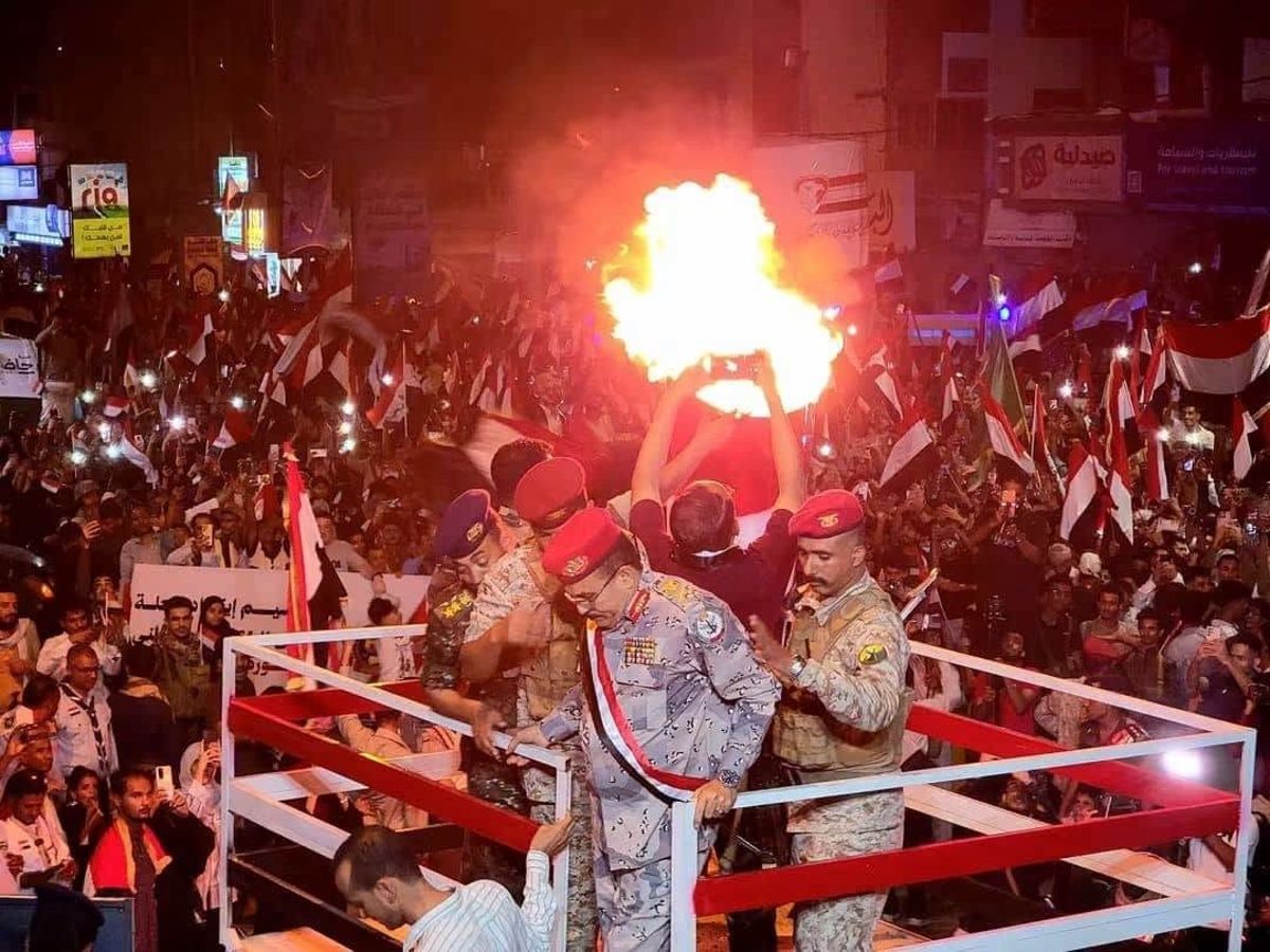 تعز توقد شعلة ثورة 26 سبتمبر وسط احتفال جماهيري واسع