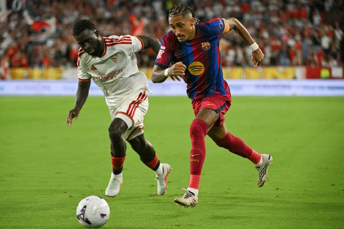 رافينيا يقود برشلونة للفوز على إشبيلية بالدوري الإسباني 