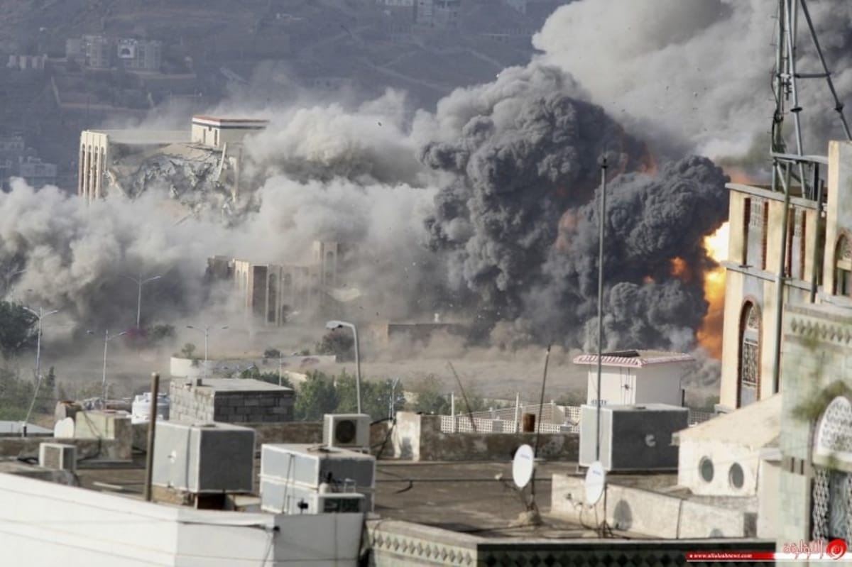الحوثيون : غارات سعودية تستهدف المجمع الحكومي في خدير بتعز