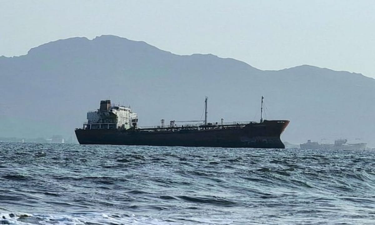 Omani Newspaper Warns of Escalation's Impact on Navigation in Hormuz and Bab el-Mandeb