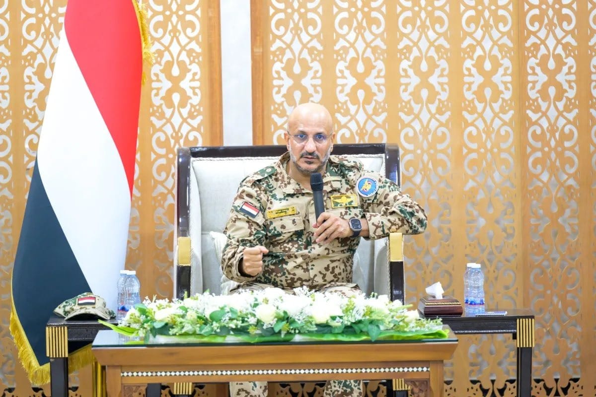 كيف يرسم اليمنيون مستقبل طارق صالح بعد سقوط المخا بيد الحوثيين؟