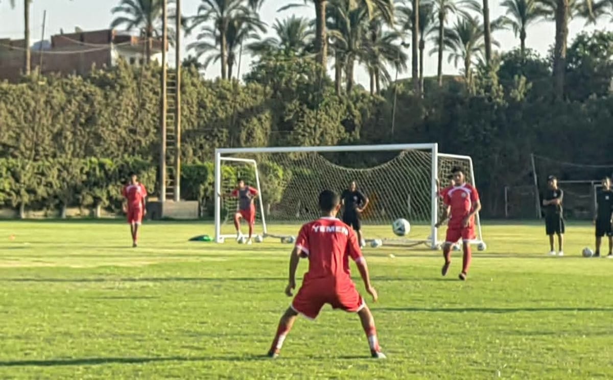 منتخب الناشئين يجري تدريباته معسكره الخارجي بمصر