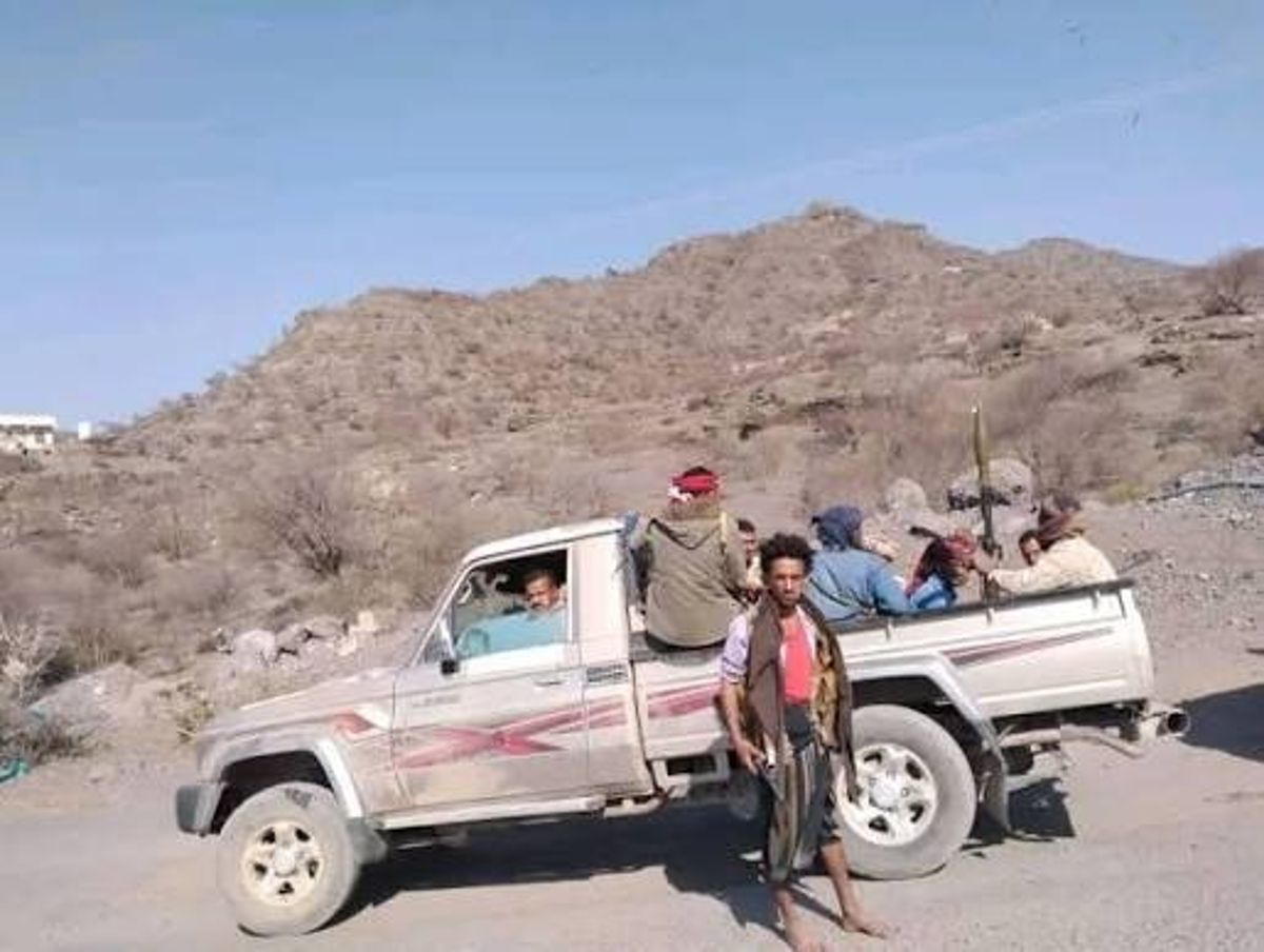 إحباط هجوم حوثي في جبهة الأقروض بتعز وقصف مدفعي يصيب 9 مدنيين