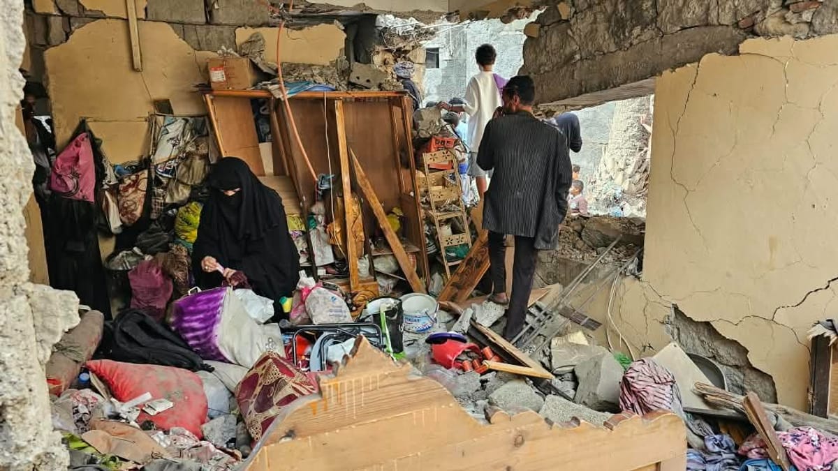 إصابة 6 أفراد من أسرة واحدة بقصف حوثي استهدف منزلهم جنوب تعز