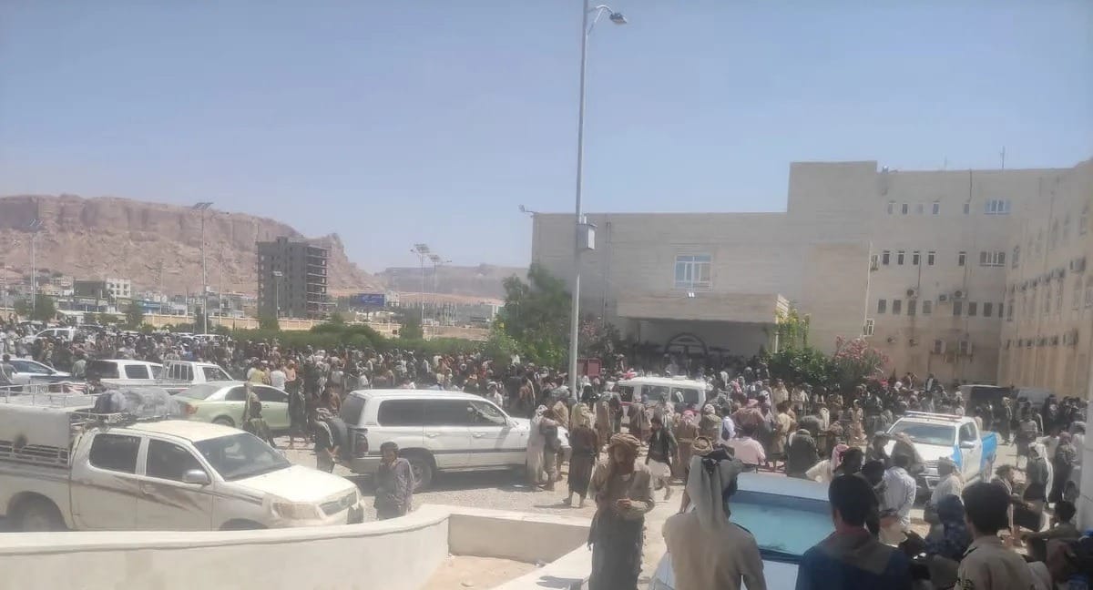ارتفاع حصيلة ضحايا القصف الحوثي في شبوة إلى أكثر من 70 مجندًا