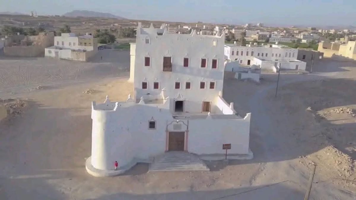اعتماد قصر السلطان بن عفرار في المهرة ضمن سجل التراث العربي العمراني بالقاهرة