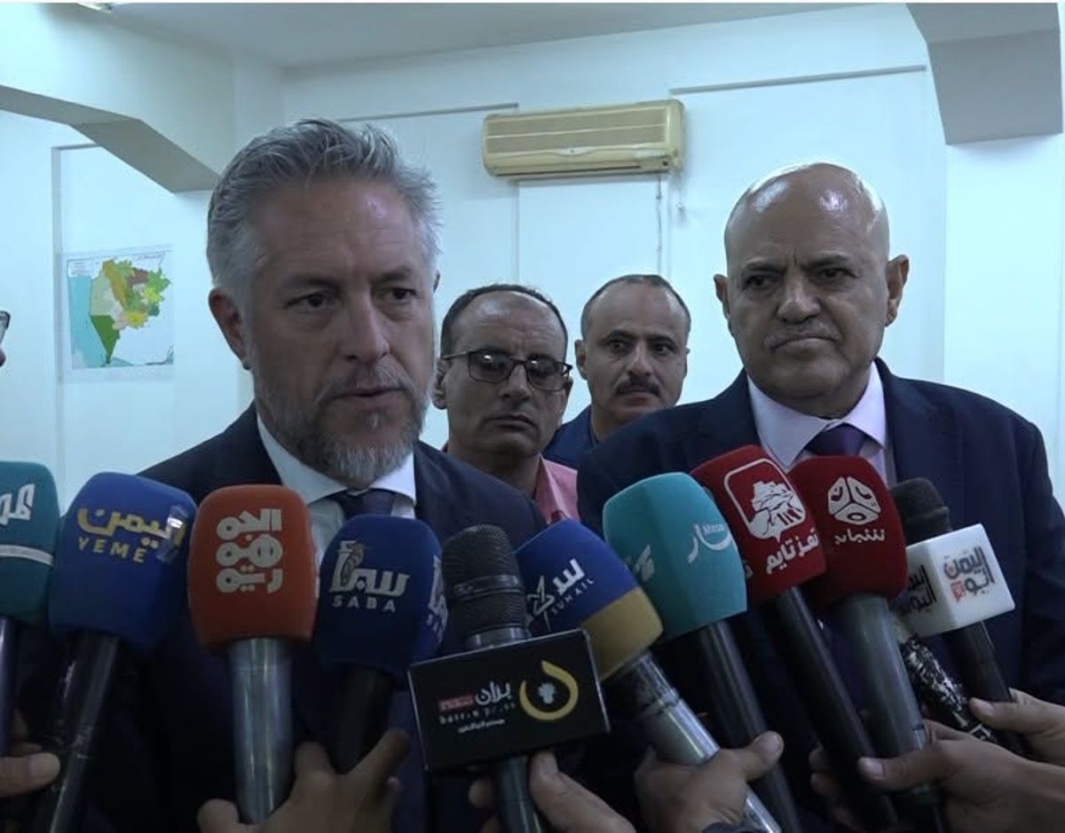 الاتحاد الأوروبي يدعو الحوثيين لرفع حصار تعز وإدخال الغذاء والدواء والوقود