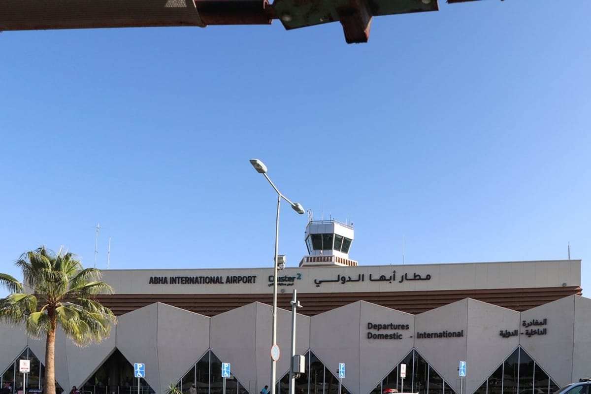 الحوثيون يعلنون استهداف مطار أبها الدولي في السعودية
