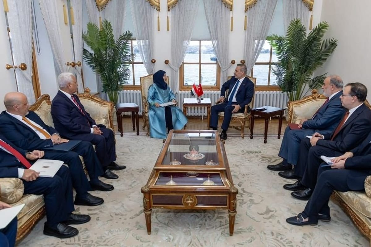 Foreign Minister Discusses Houthi Attacks and Bilateral Cooperation with Turkish Counterpart