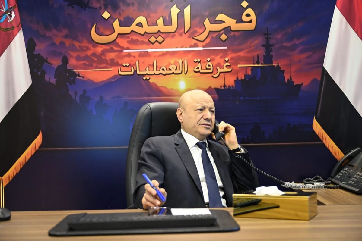 العليمي يتابع تداعيات هجوم معاشيق عدن ويوجه بحماية مؤسسات الدولة