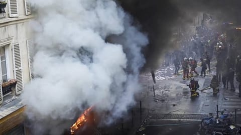 القبض على 1800 شخص بعد مظاهرات حاشدة في فرنسا