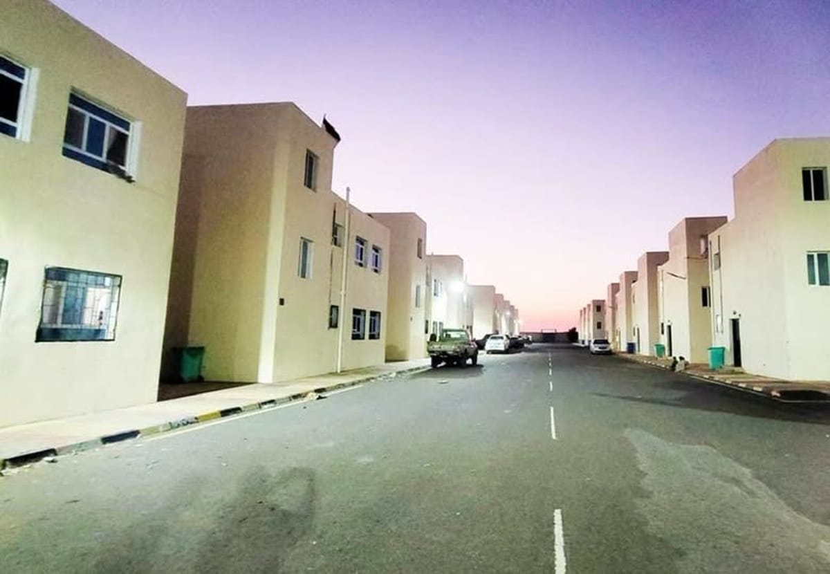 القوات الحكومية تستعيد السيطرة على مدينة المخا وتلاحق الحوثيين بعد معارك عنيفة