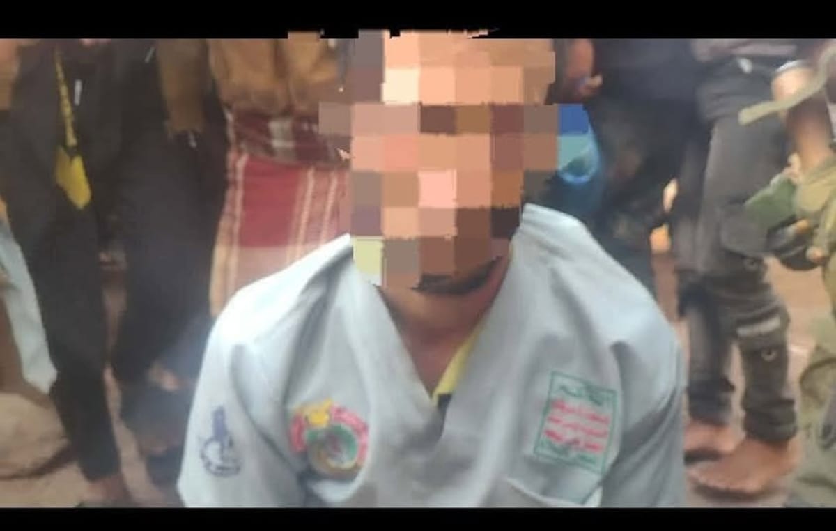 القوات الحكومية تعلن القبض على فريق حوثي لتشغيل الطائرات المسيّرة شرقي تعز