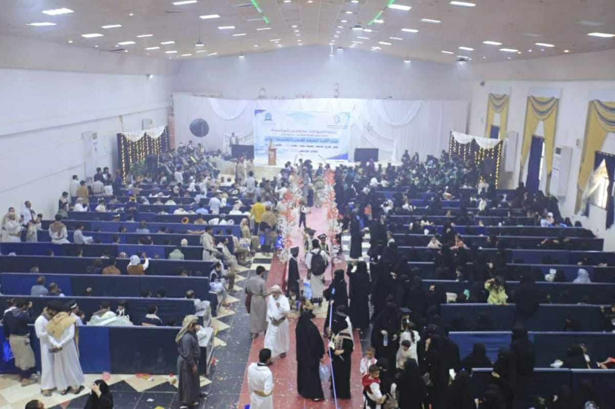 تخريج 126 طالباً وطالبة من الكلية التطبيقية للعلوم والتكنولوجيا بمأرب