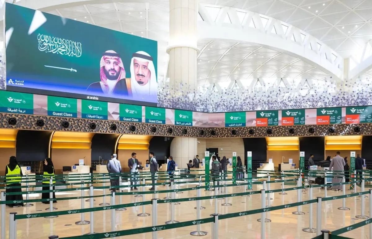 تعليق العمليات التشغيلية بمطار الملك خالد في الرياض عقب اعتداء وإصابات