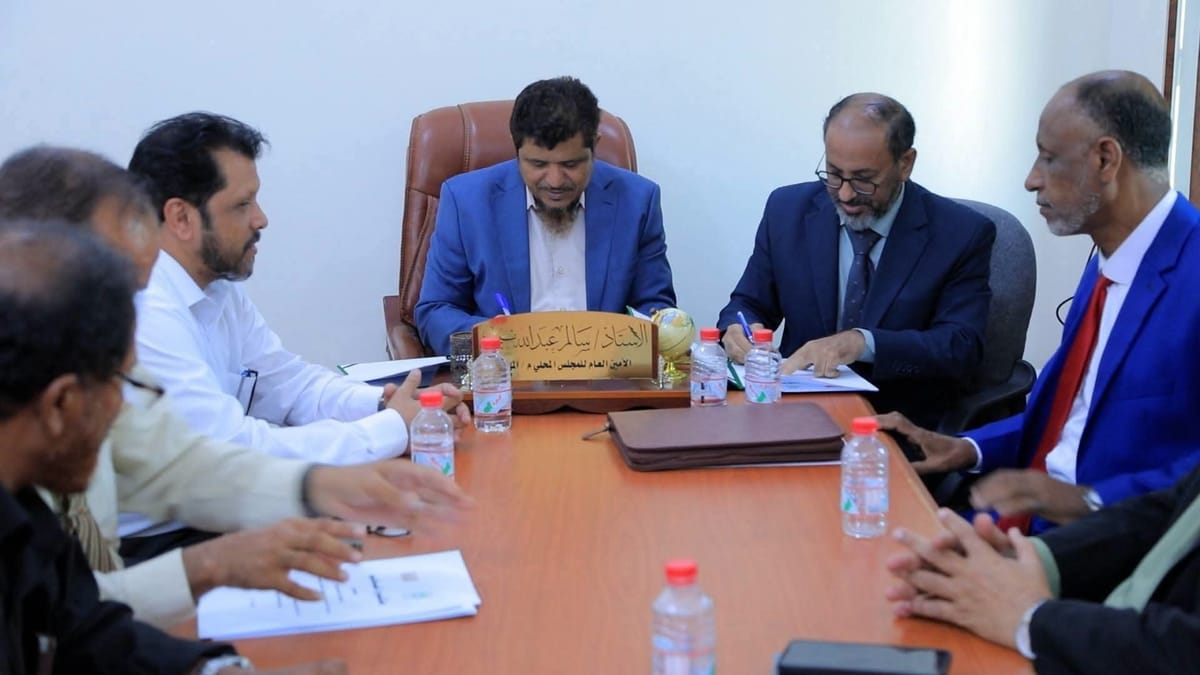 جامعة المهرة والسلطة المحلية توقعان مذكرة لتعزيز التعاون في التدريب والتأهيل
