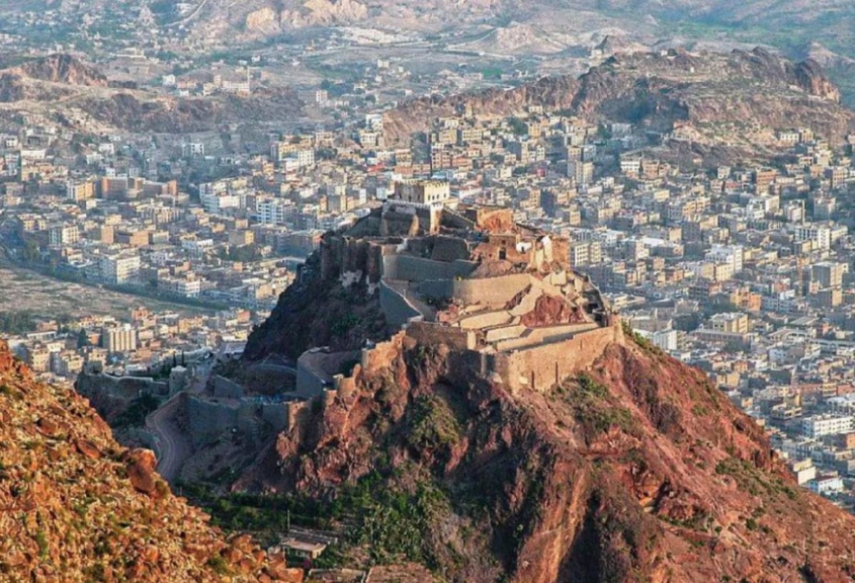 حصار تعز يدخل يومه الـ14 وسط تفاقم أزمة الغذاء والوقود والخدمات