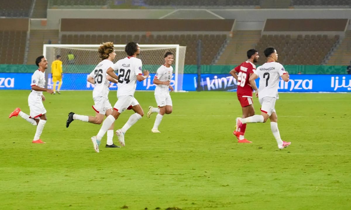 رئيس اتحاد الكرة يكافئ بعثة المنتخب الأول عقب الفوز الكبير على البحرين