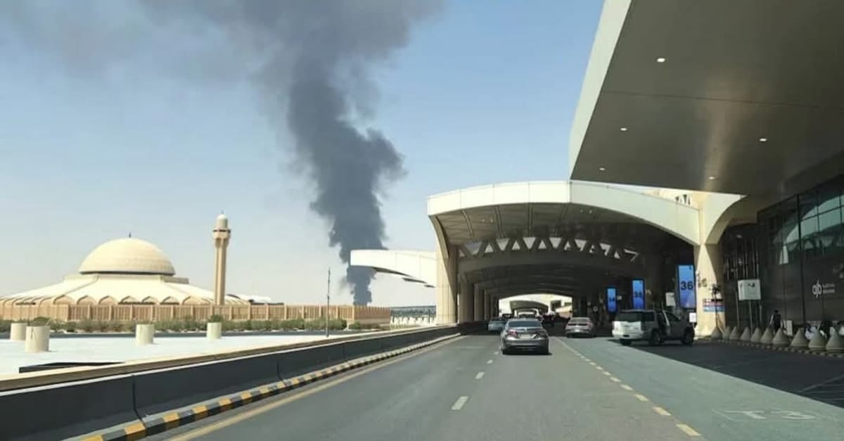 رويترز: انفجار في مطار الرياض وإصابات وإجلاء مسافرين 