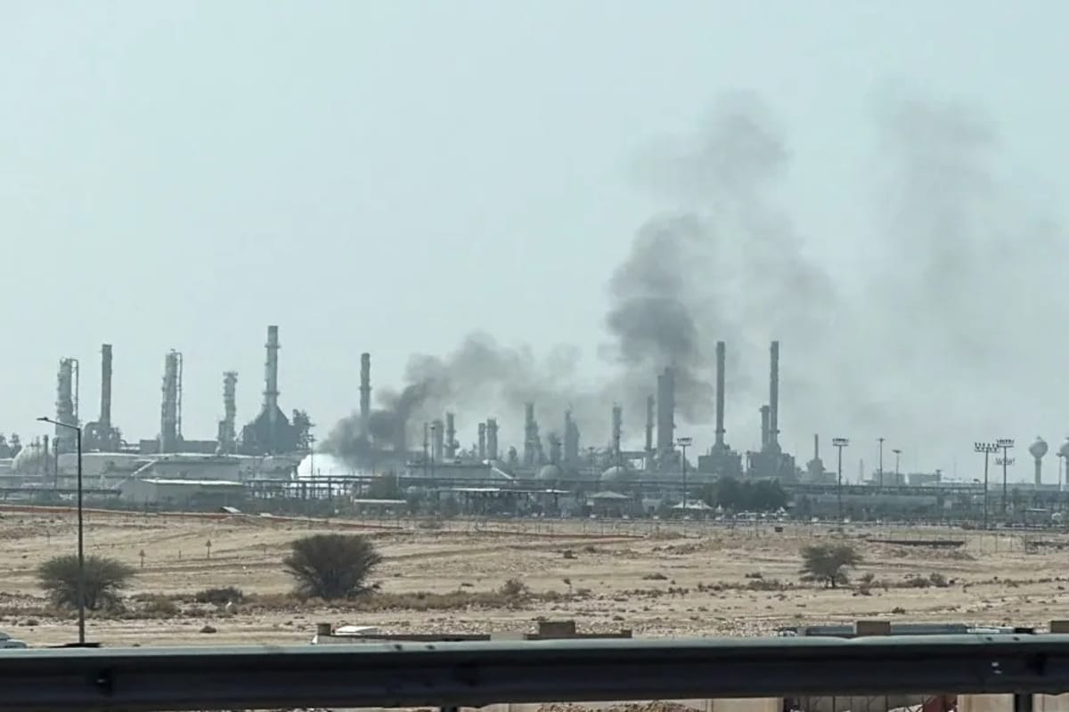 رويترز: تصاعد الدخان والنيران في شركة أرامكو السعودية