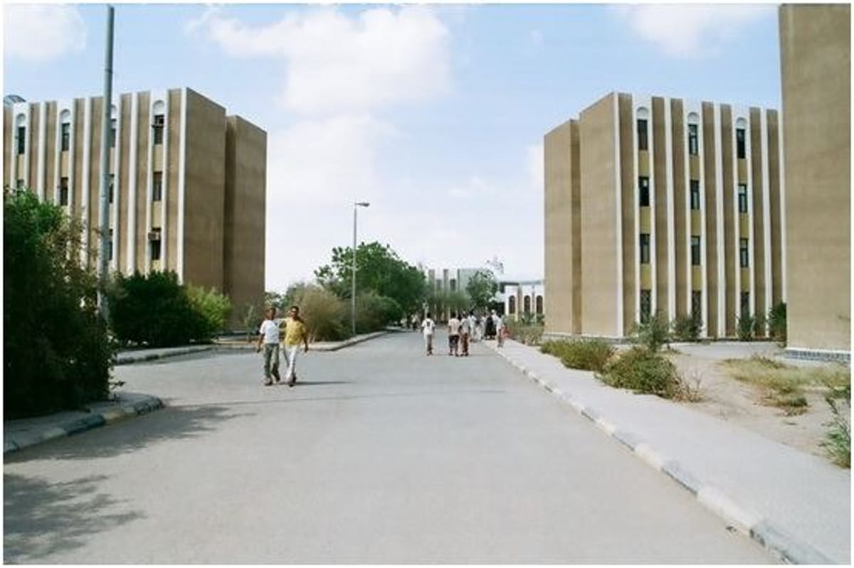 طلاب سكن شبوة في عدن يطلقون نداء استغاثة لإنقاذهم من تدهور الأوضاع المعيشية