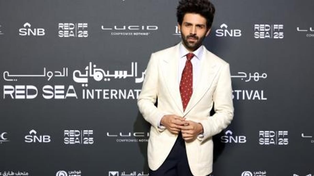 يستعد النجم الهندي كارتيك آريان