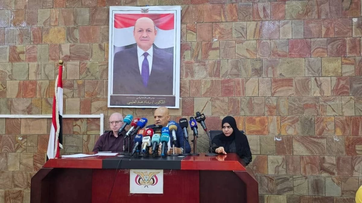 محافظ تعز يوجّه بتحسين الخدمات وتشديد الرقابة على الأسواق ومحاسبة المقصرين