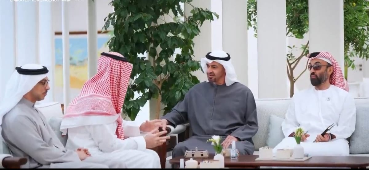 محمد بن زايد يستقبل وزير الدفاع السعودي وسط تطورات إقليمية وخلافات بشأن اليمن