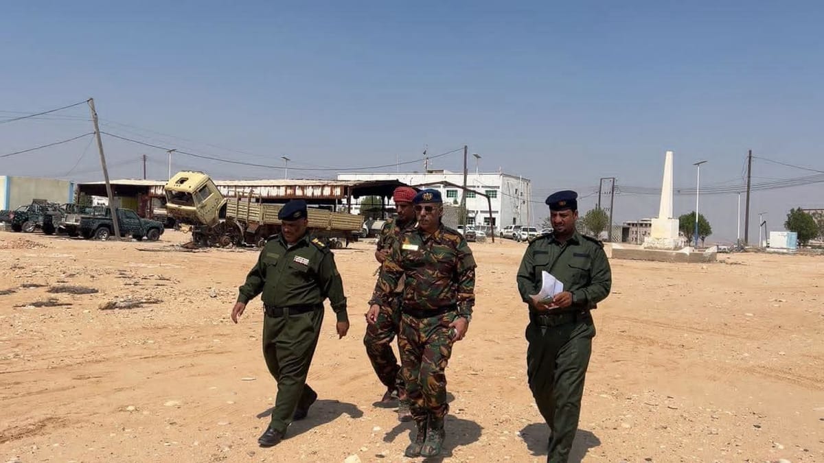 مدير شرطة المهرة يتفقد الانضباط الوظيفي بإدارتي التقاعد وشؤون الأفراد