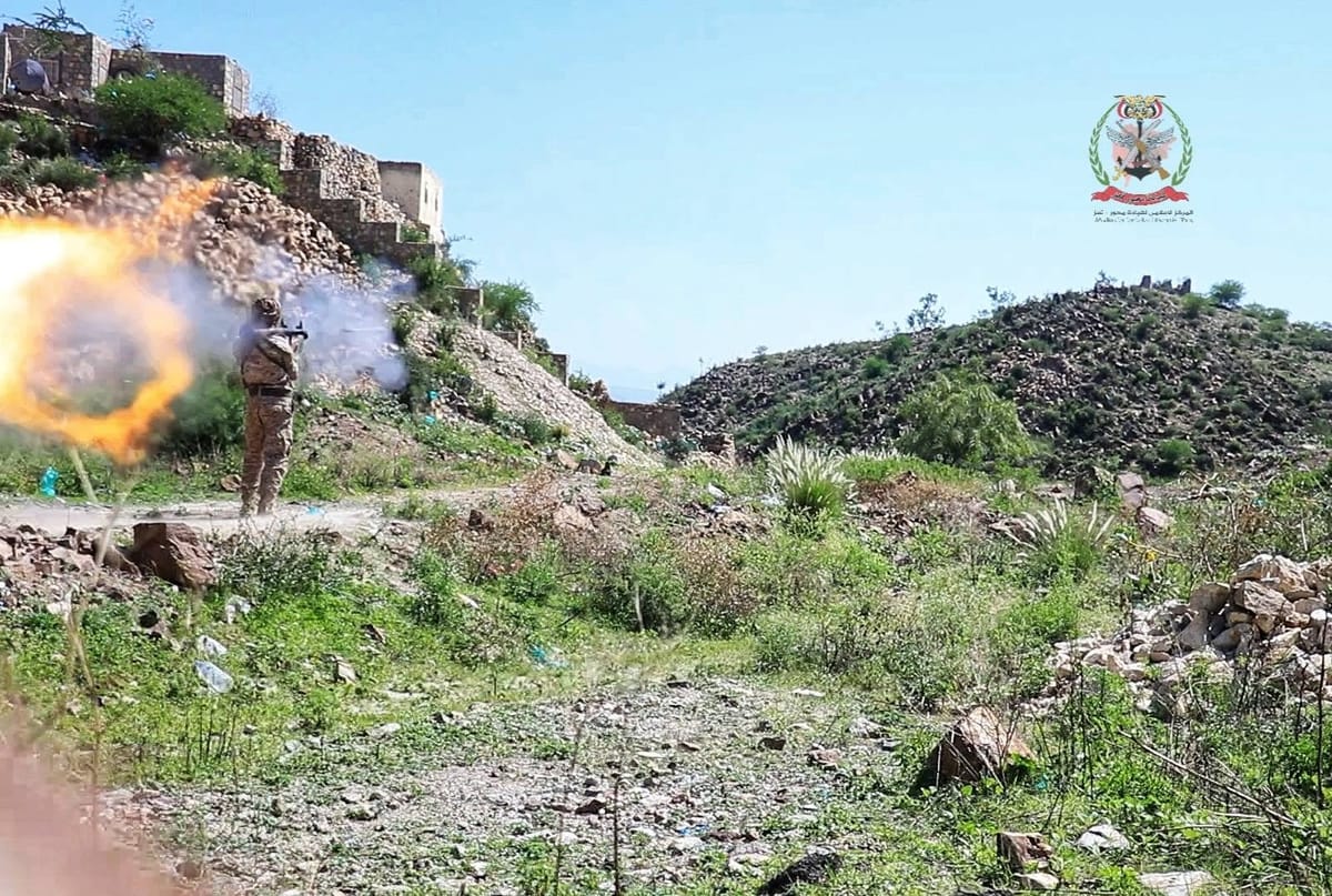 مقتل 25 حوثياً في مواجهات مع الجيش والمقاومة بجبهة الشقب جنوبي تعز 