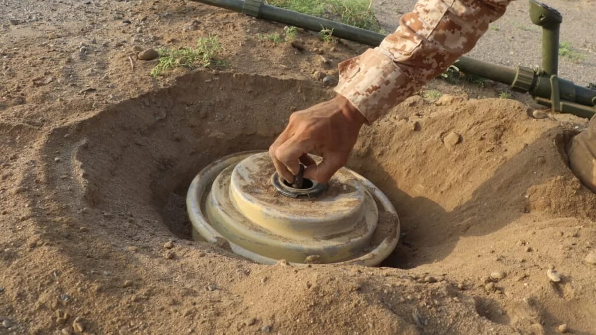 مقتل امرأة وإصابة ابنتها وشقيقتيها بانفجار لغم حوثي جنوب تعز