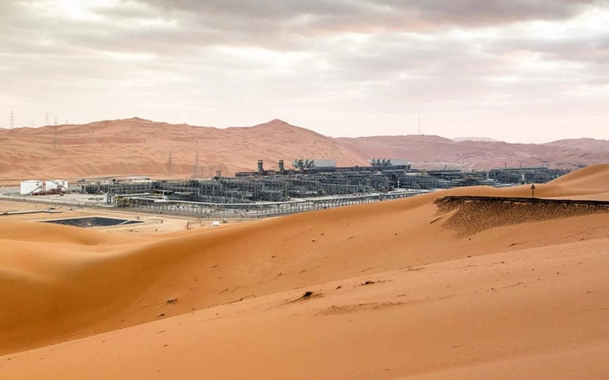 مقتل مقيمين وإصابة اثنين بسقوط شظايا مسيّرة قرب حقل شيبة السعودي