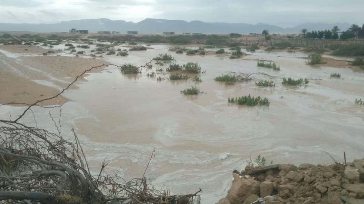 هطول أمطار غزيرة على مناطق واسعة من محافظة المهرة