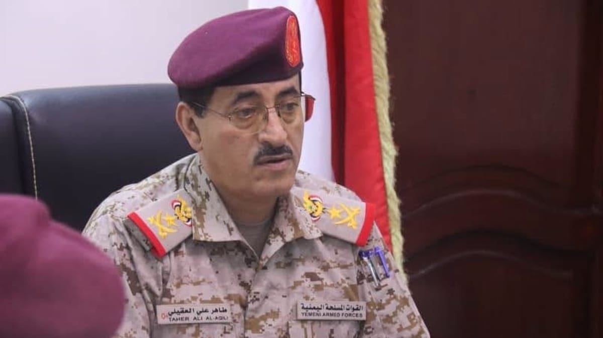 وزير الدفاع: قواتنا تسيطر على جبهات الوازعية والحوثيون انسحبوا باتجاه التربة