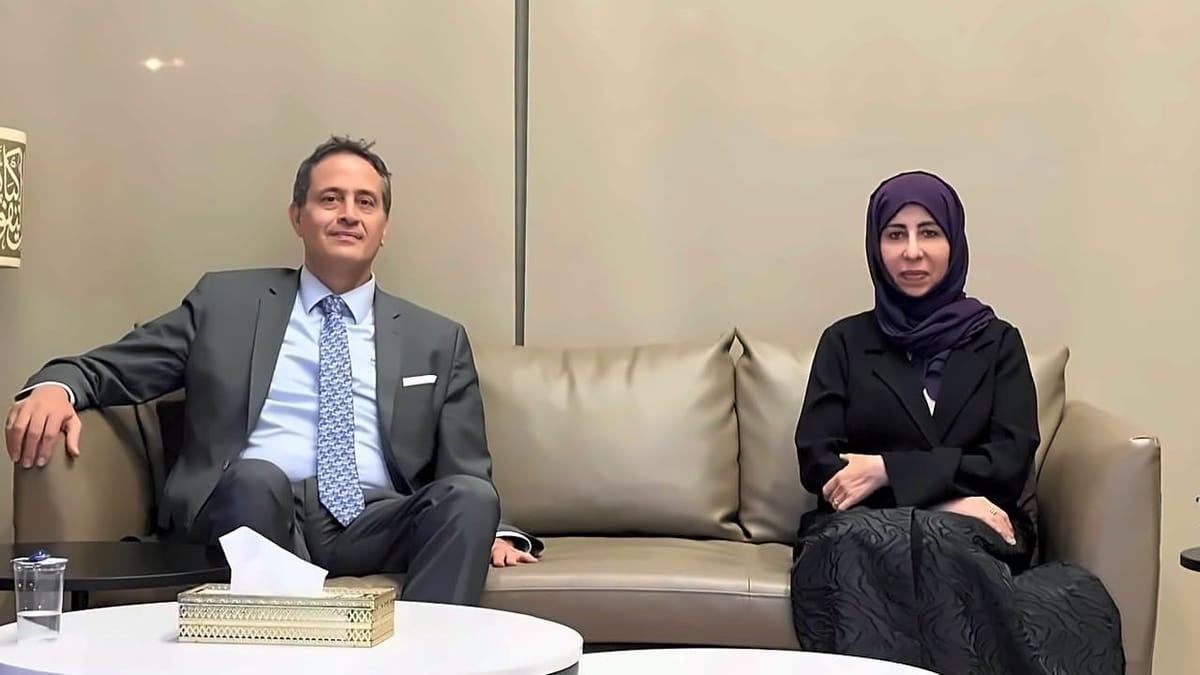 وزيرة الخارجية تصل عمّان في زيارة رسمية لبحث تطورات اليمن والمنطقة