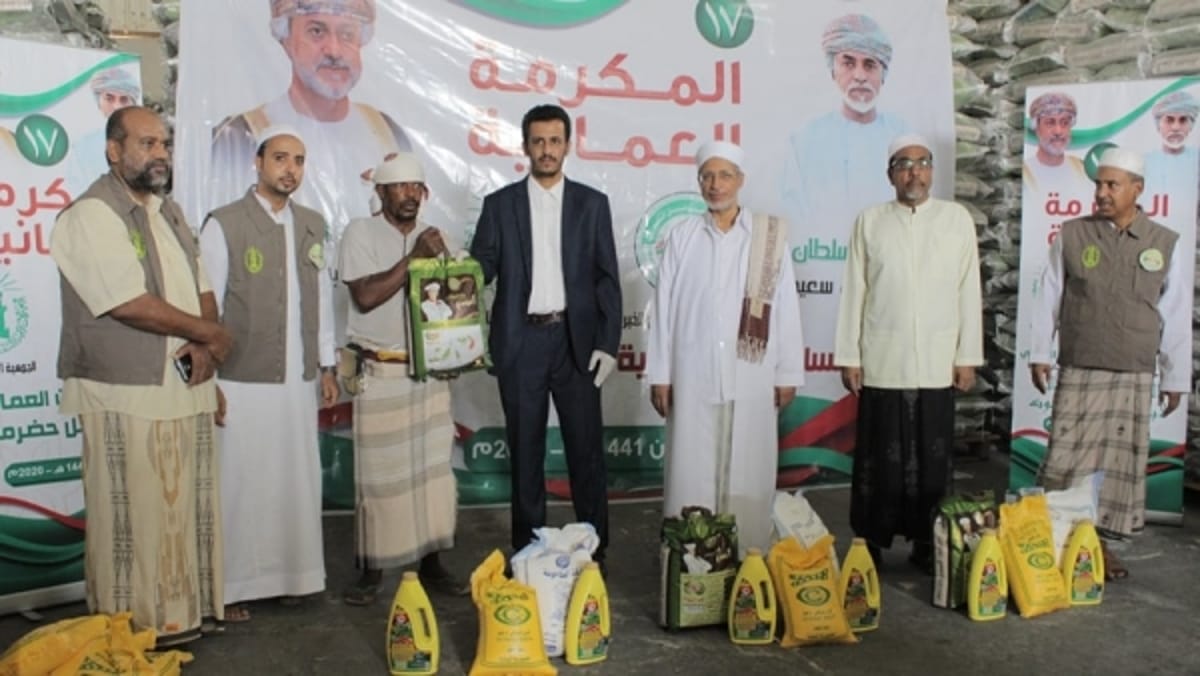 حضرموت: بدء توزيع المساعدات الغذائية المقدّمة من الهيئة العُمانية للأعمال الخيرية