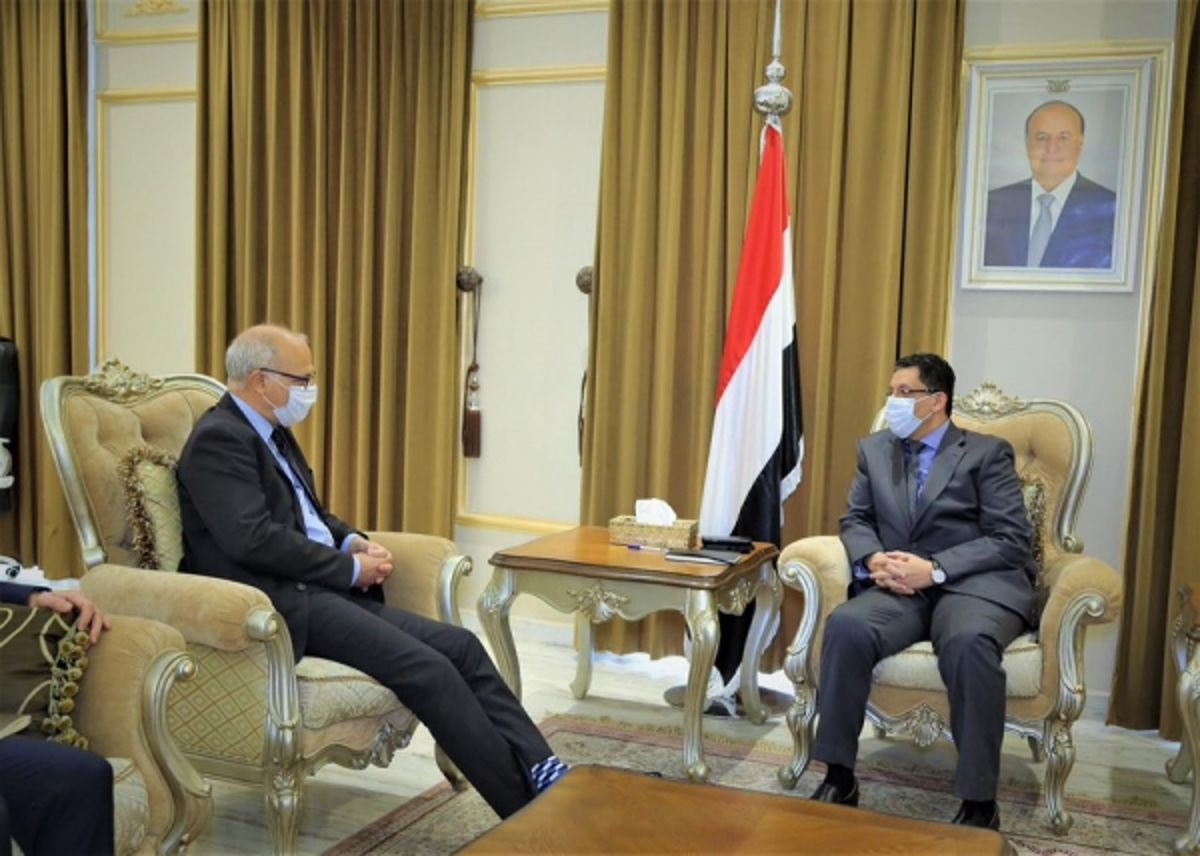 وزير الخارجية يبحث مع السفير البريطاني جهود تحقيق السلام