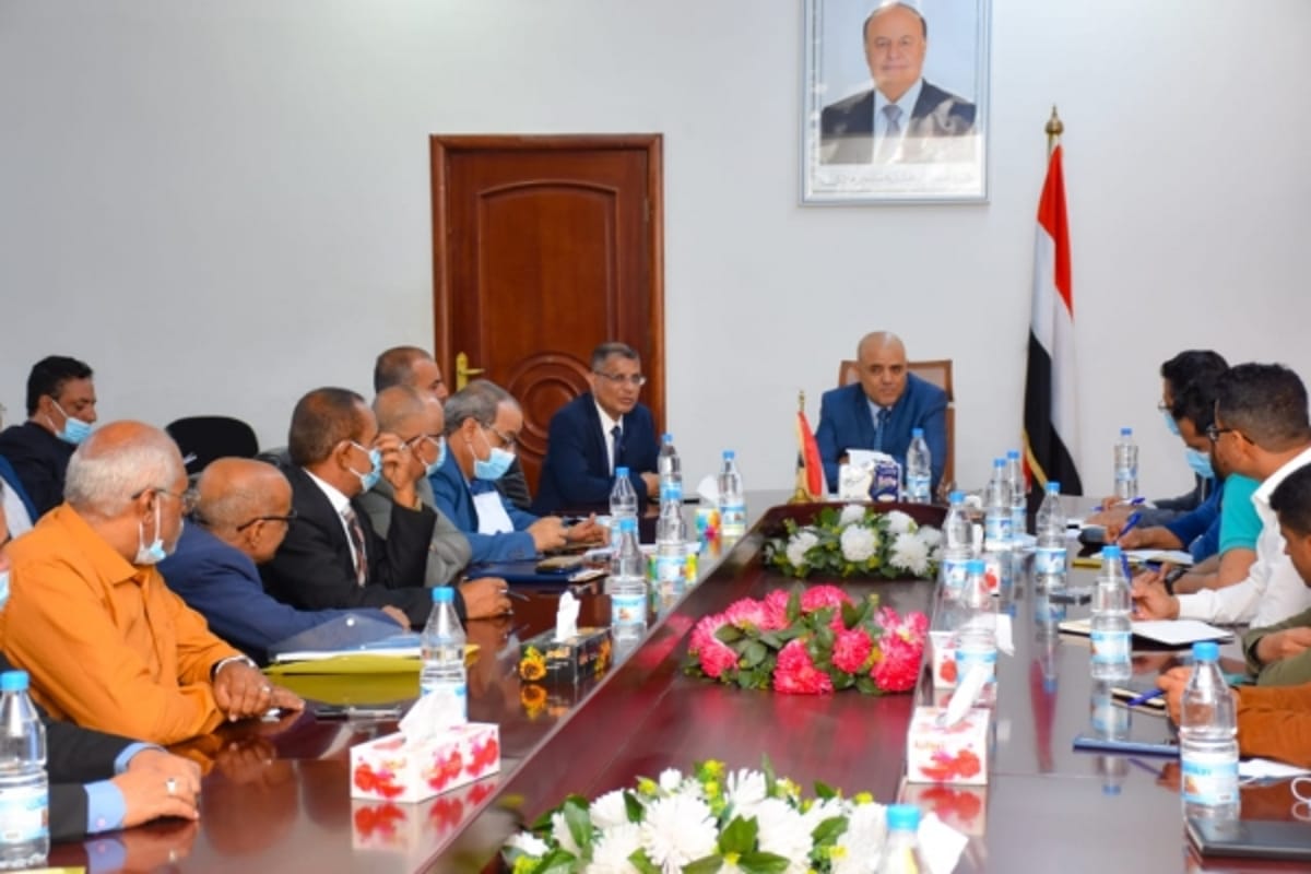 محافظ تعز يناقش مع فريق أممي التدخلات الإنسانية وخطة احتياجات 2022