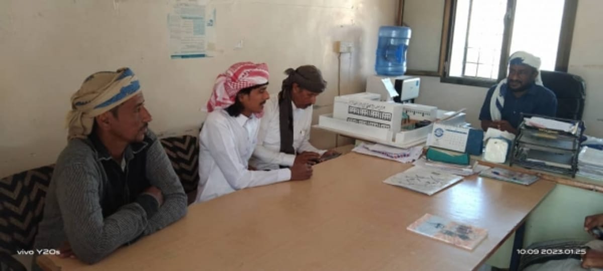 المهرة.. رئيس اعتصام سيحوت والمسيلة يقدم دعماً مالياً لمدرسة الشهداء لتسيير كافة الأنشطة المدرسية